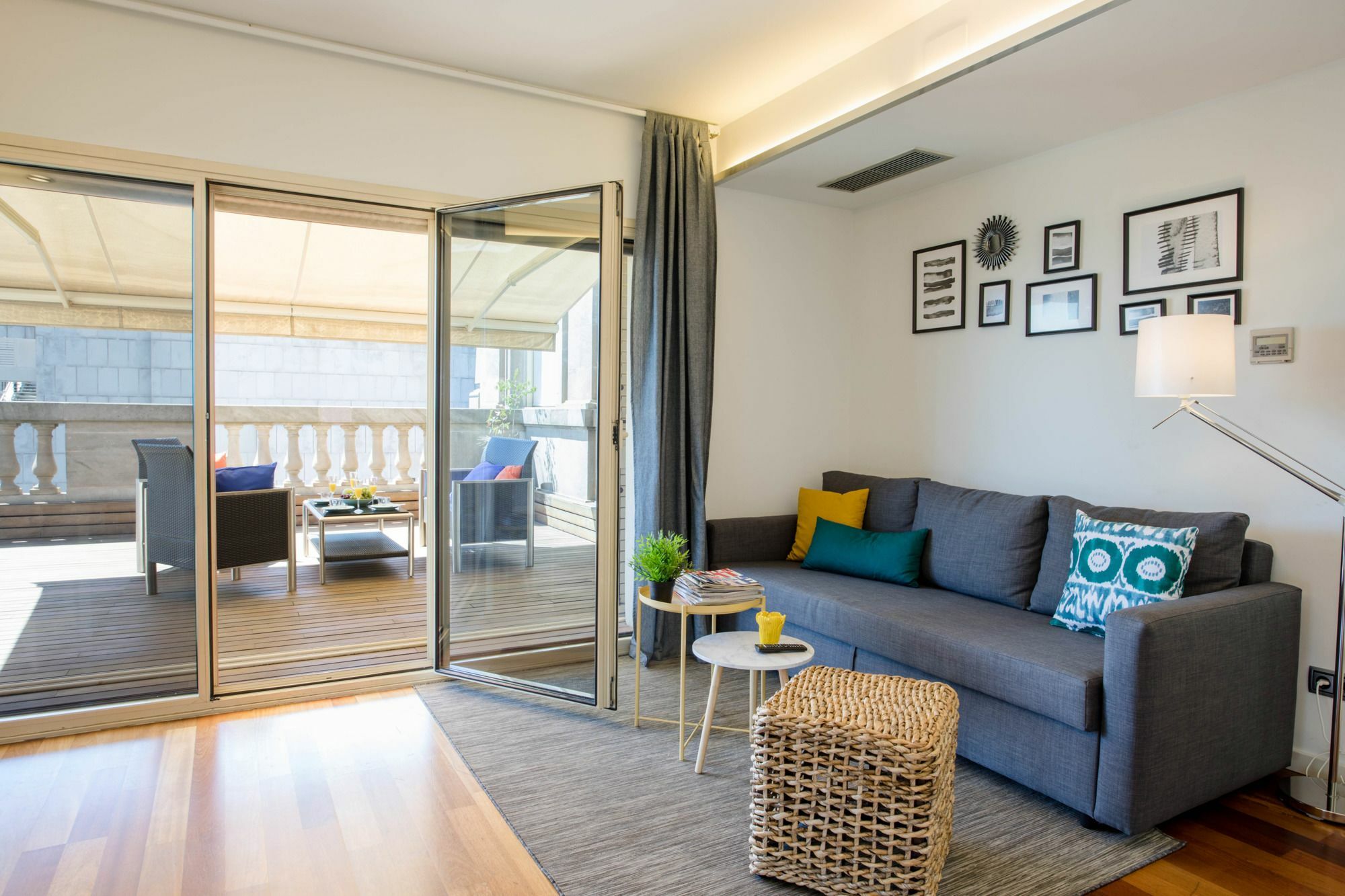 Unique Rentals - Placa Catalunya Central Apartments Barcelona Ngoại thất bức ảnh